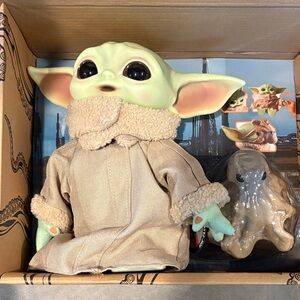 Star Wars Mandalorian Grogu and Accessory - makes noise
